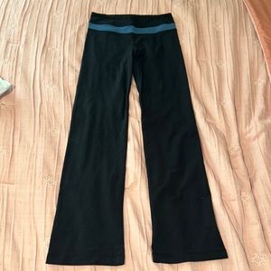 black, lululemon yoga pants